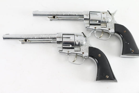 1959's Hubley 2 gun Ric-O-Shay" cap gun and holster set