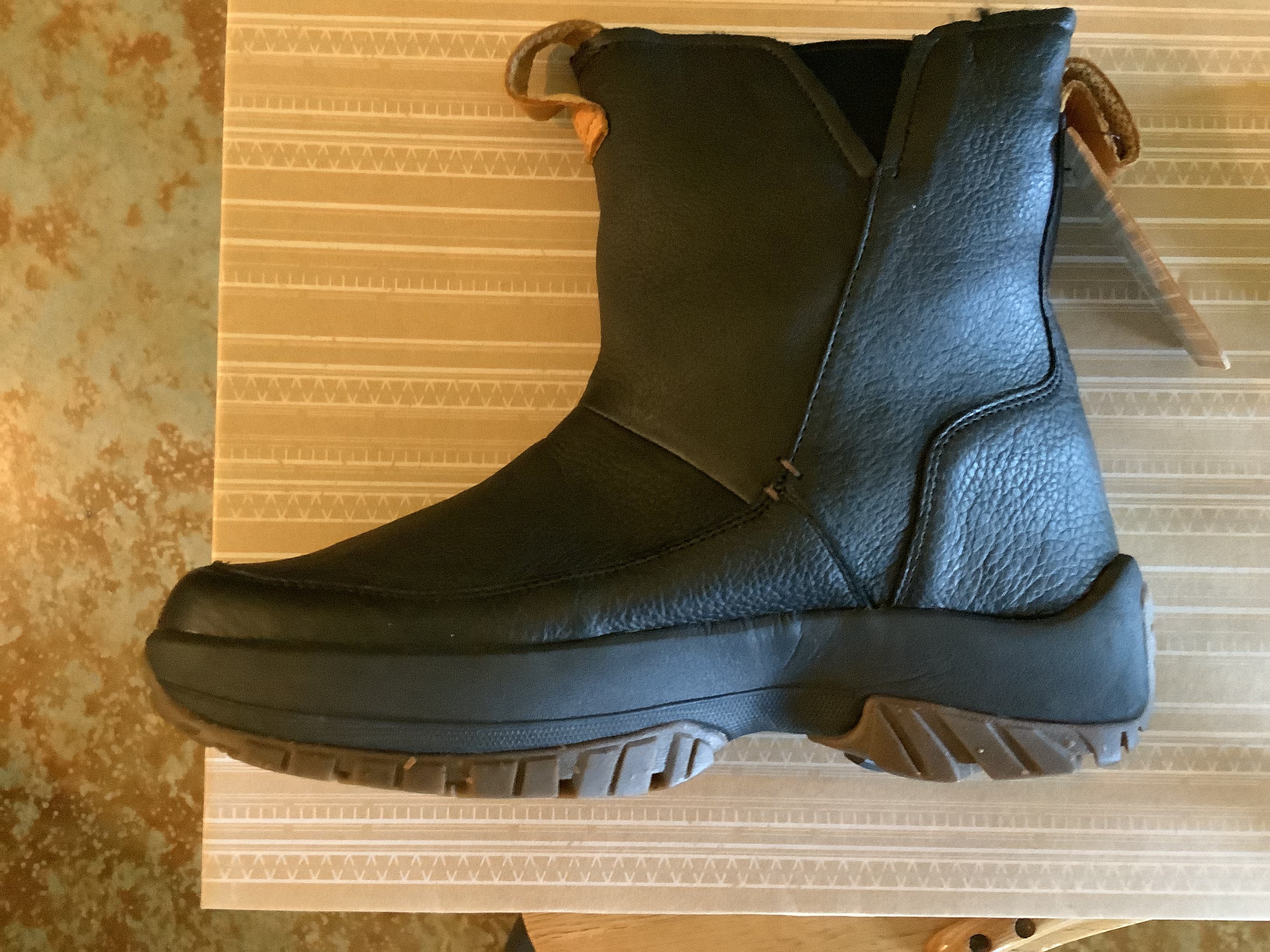 ULU - "Tupik" men's (and ladies??) bison leather/shearling lined winter boot.