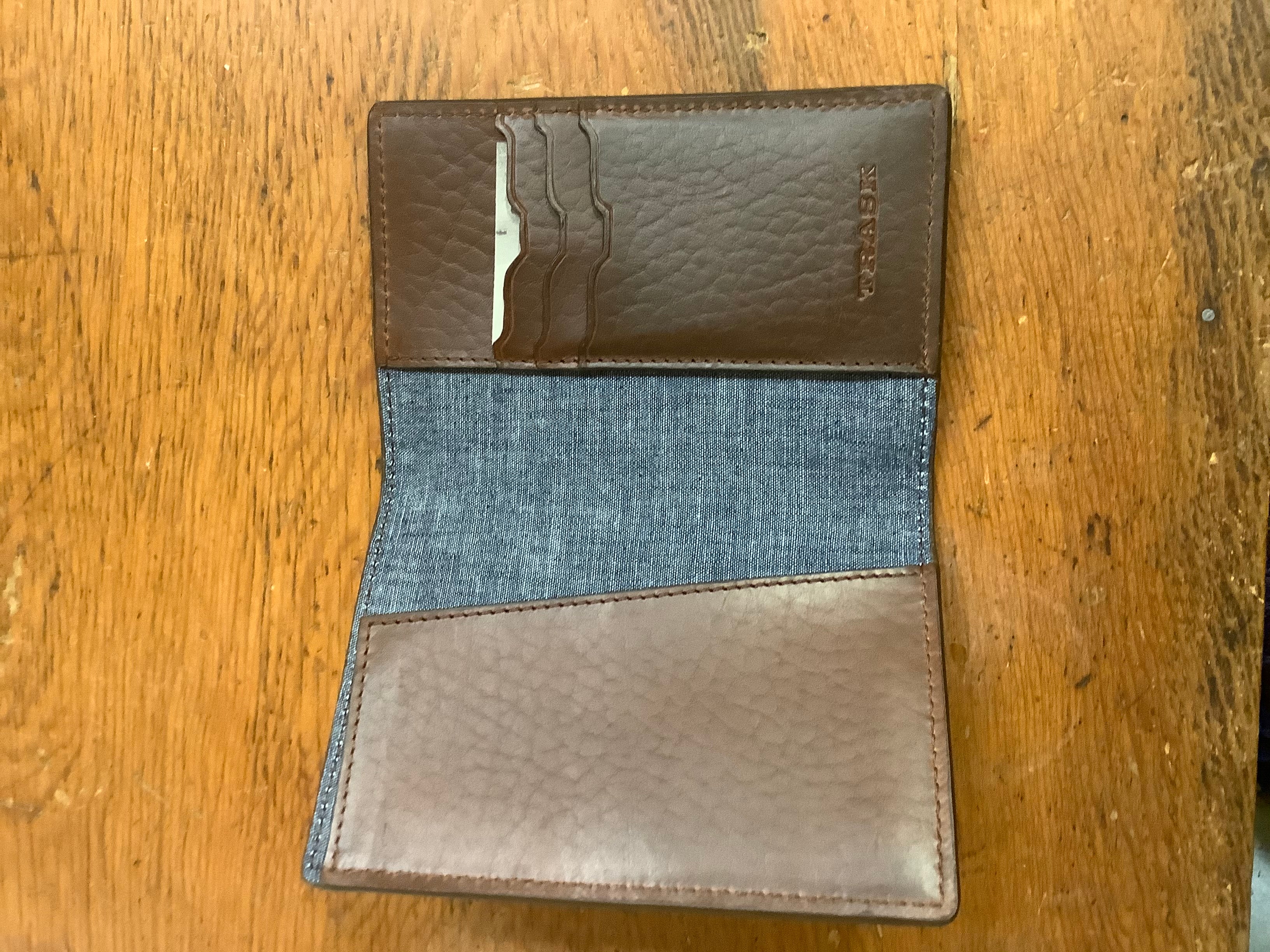 Trask "Jackson" - bison leather passport wallet - Saddle Tan