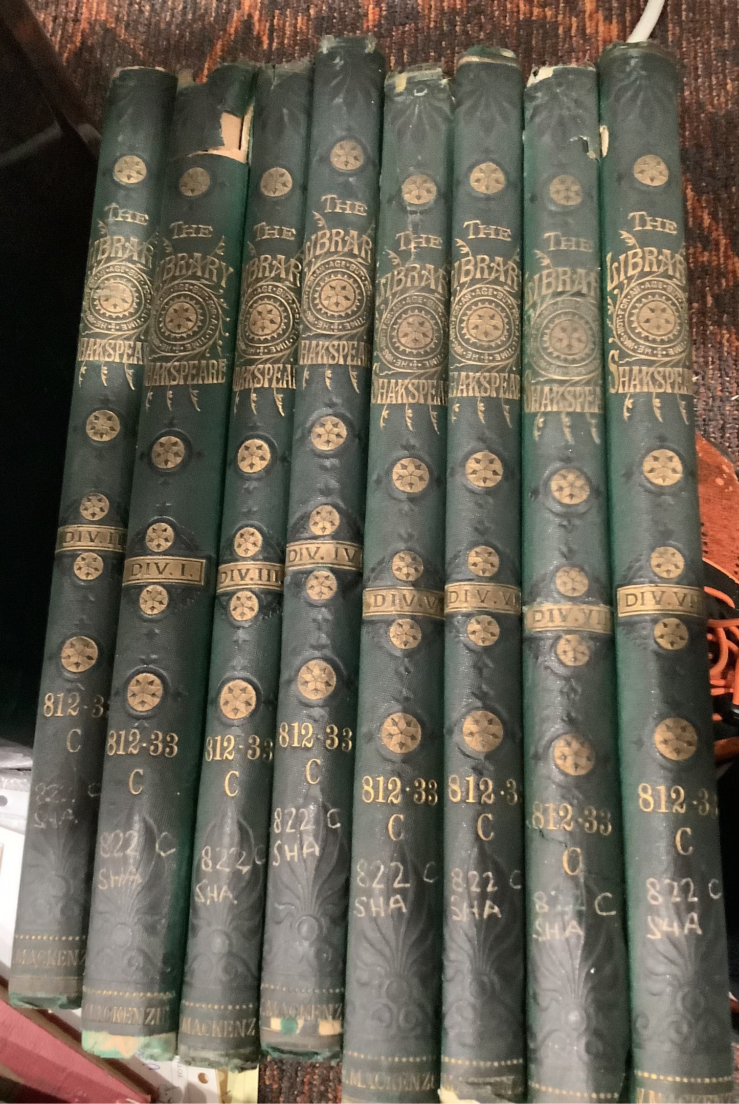BOOKS - The Illustrated Library Shakespeare - First 8 of 9 volumes