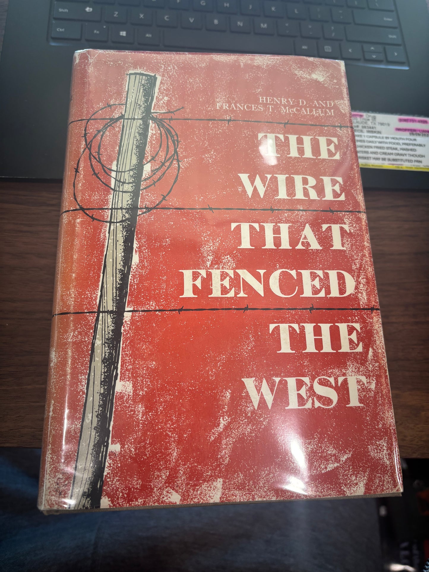 BOOKS - The Wire that Fenced the West - McCallum