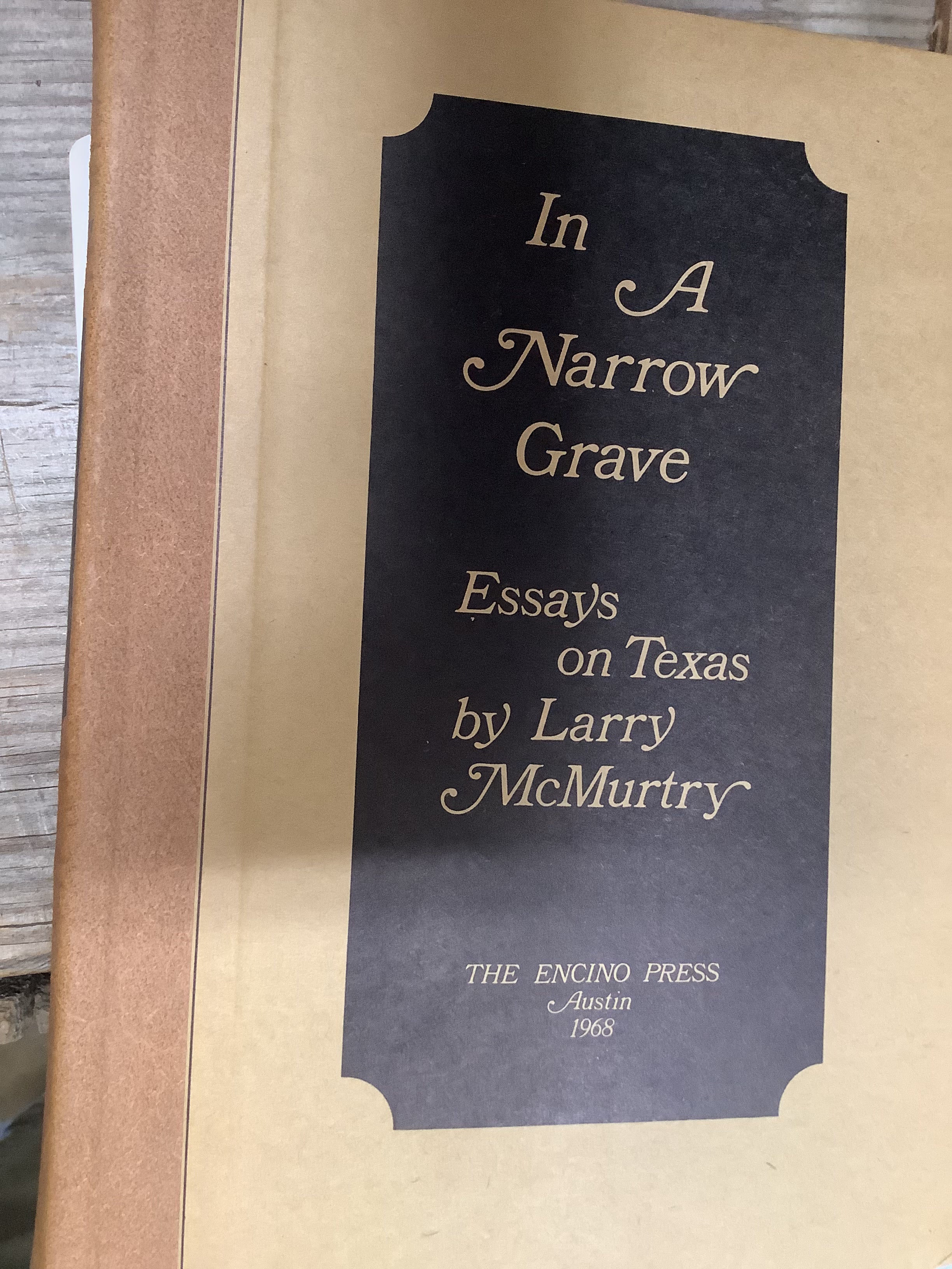 BOOKs - Larry McMurtry signed - In A Narrow Grave